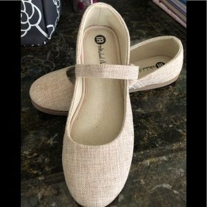 New without tag size 8 flax maryjanes
